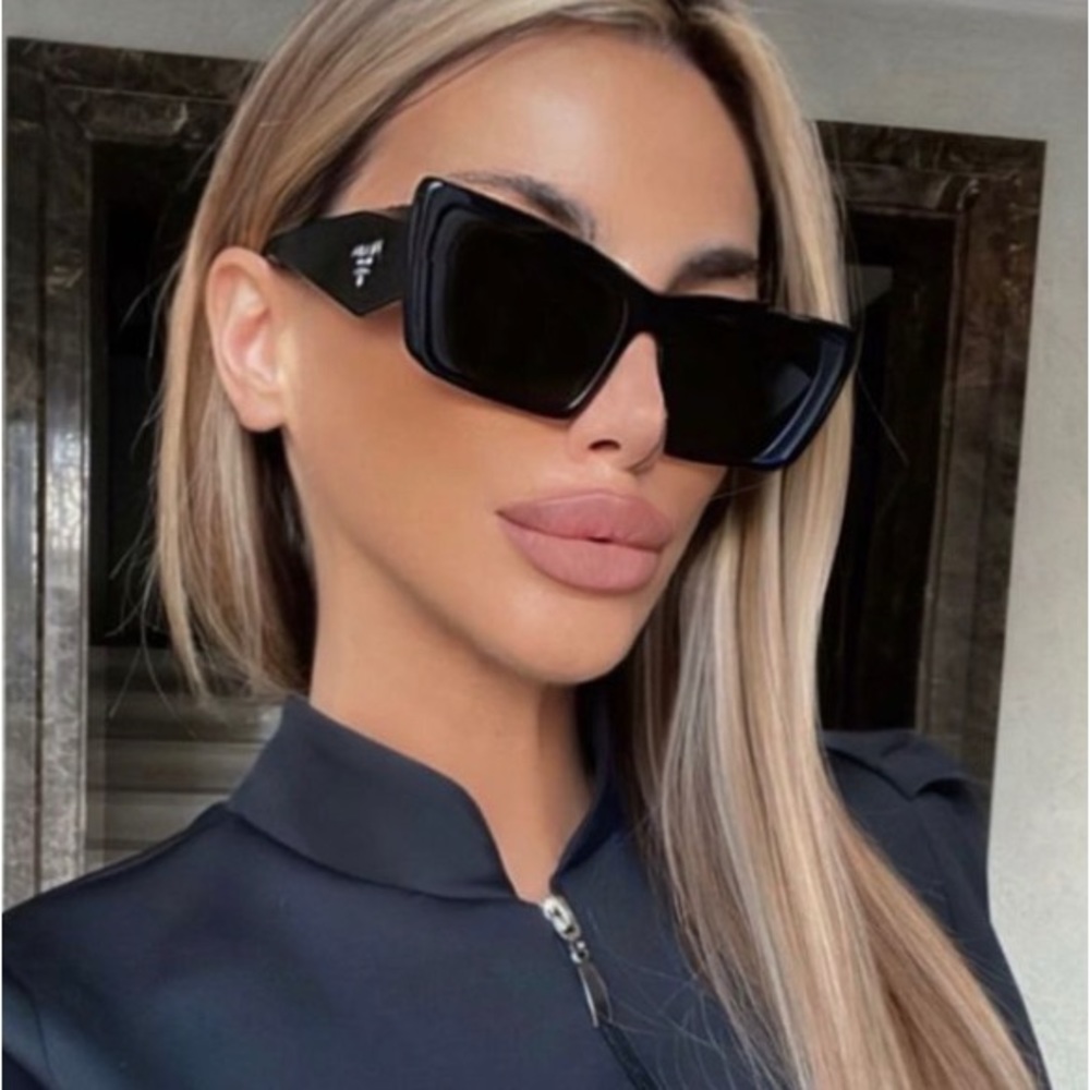 NEW Prada PRO8YS 1AB5SO PR O8Y
Black Dark Gray Cat Eye
Unisex Sunglasses